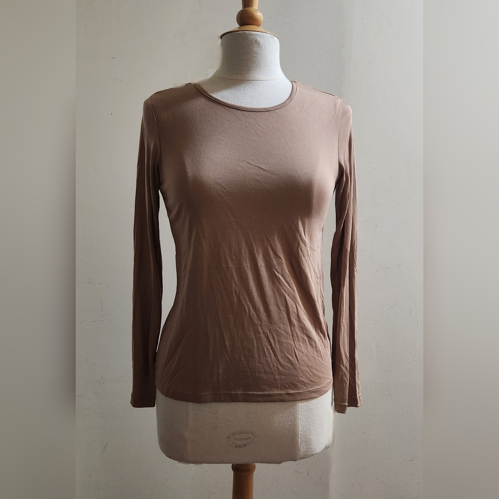 Icone  long-sleeved, crew neck t-shirt in a light brown or tan Size XS